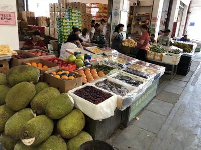 亮證賣菜，放心安心——食用農(nóng)產(chǎn)品批發(fā)新風尚